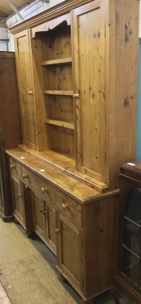 Reclaimed pine dresser and rack(-)